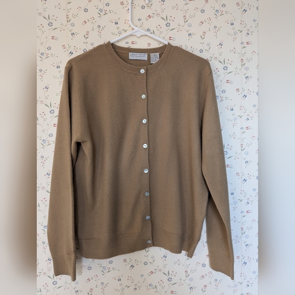 Carolyn Taylor Sweaters - Vintage Carolyn Taylor Cardigan M Mocha Tan Shell Buttons Sweater Gramma Core